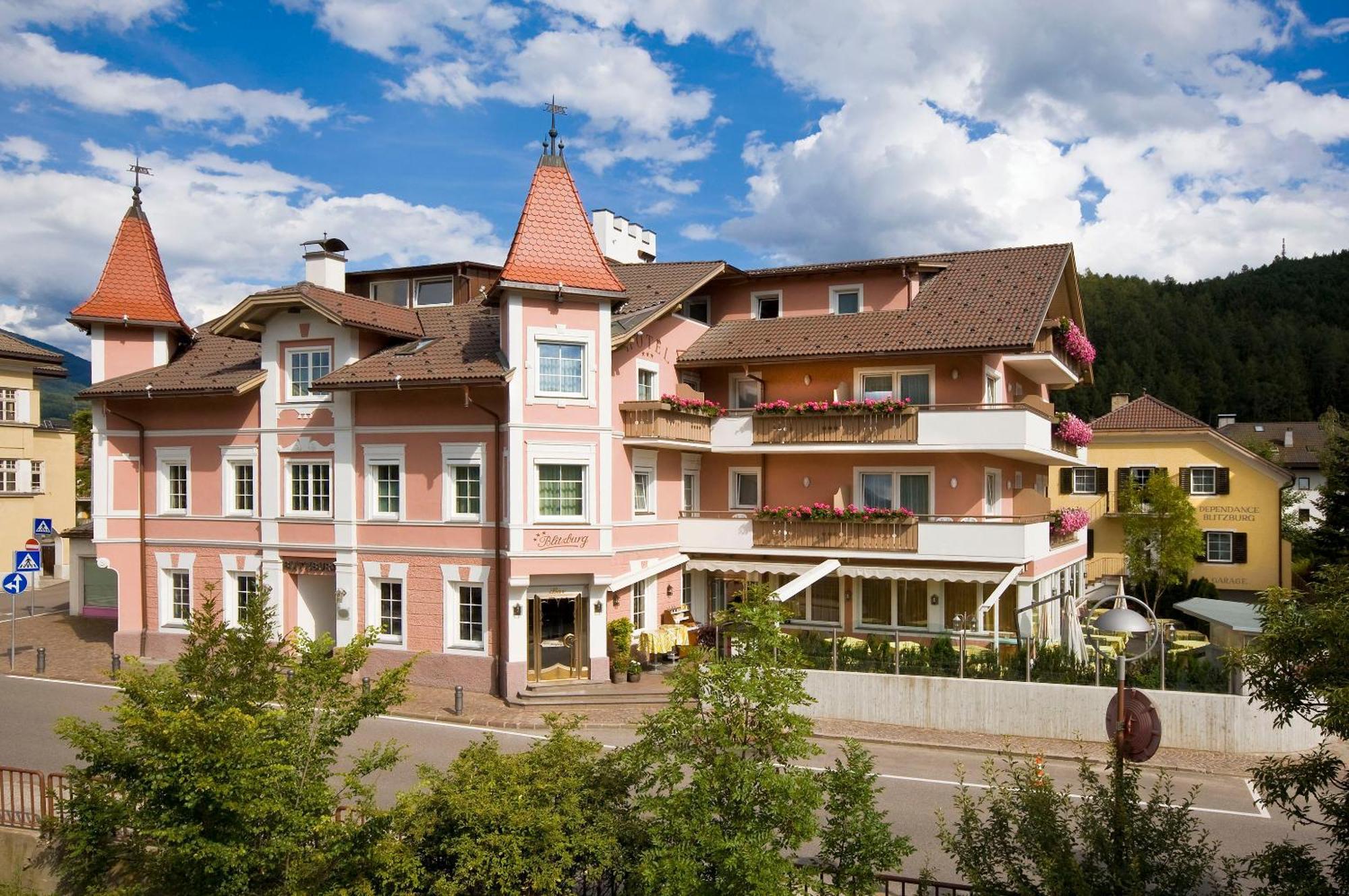 Hotel Blitzburg Brunico Exterior photo